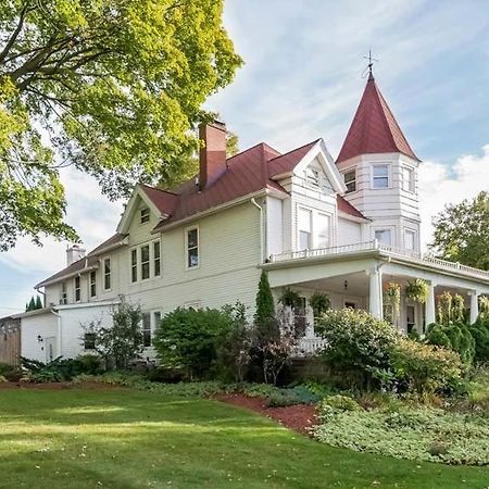 Kingsley House Bed & Breakfast - Full Home Fennville エクステリア 写真