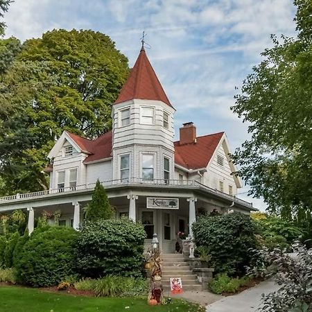 Kingsley House Bed & Breakfast - Full Home Fennville エクステリア 写真