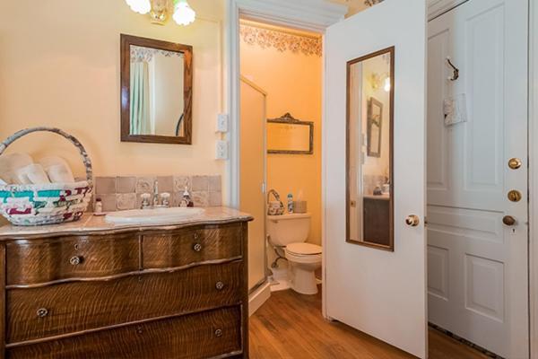 Kingsley House Bed & Breakfast - Full Home Fennville エクステリア 写真