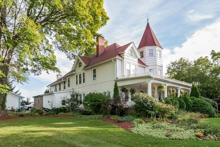 Kingsley House Bed & Breakfast - Full Home Fennville エクステリア 写真