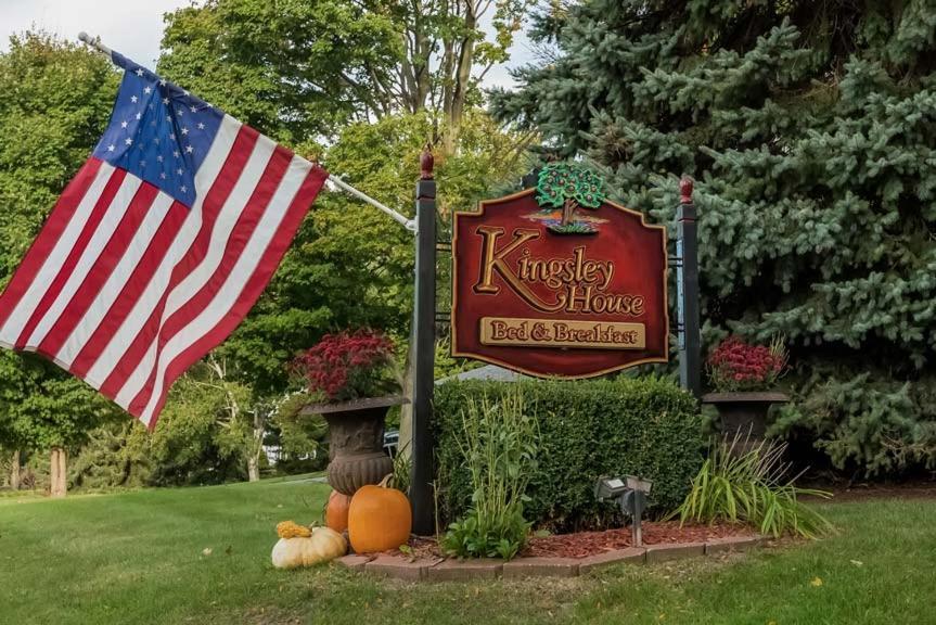 Kingsley House Bed & Breakfast - Full Home Fennville エクステリア 写真