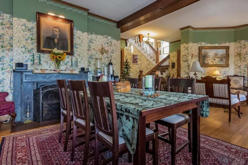 Kingsley House Bed & Breakfast - Full Home Fennville エクステリア 写真