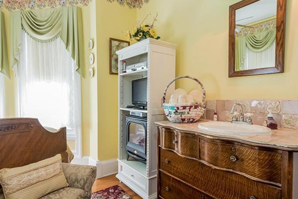 Kingsley House Bed & Breakfast - Full Home Fennville エクステリア 写真