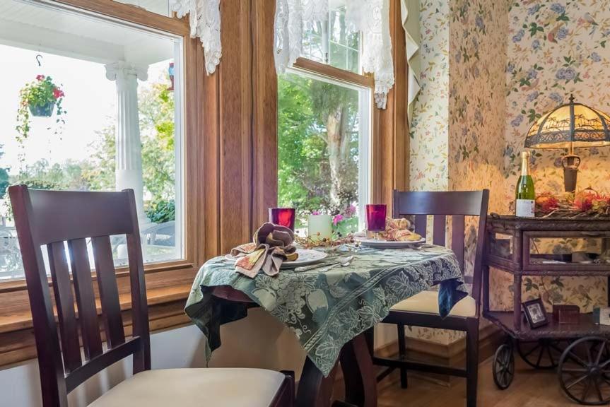 Kingsley House Bed & Breakfast - Full Home Fennville エクステリア 写真