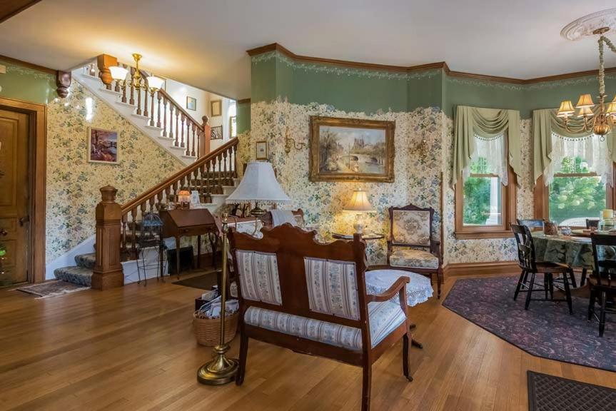 Kingsley House Bed & Breakfast - Full Home Fennville エクステリア 写真