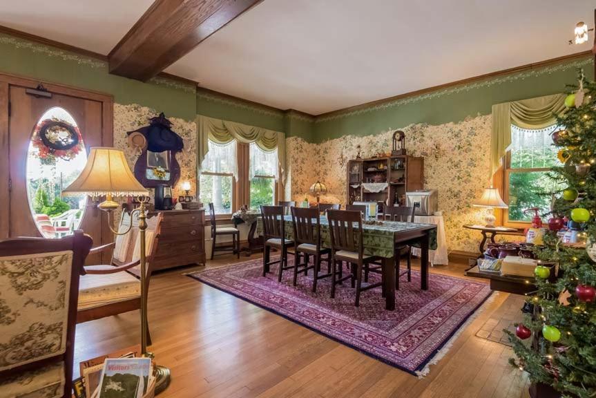 Kingsley House Bed & Breakfast - Full Home Fennville エクステリア 写真