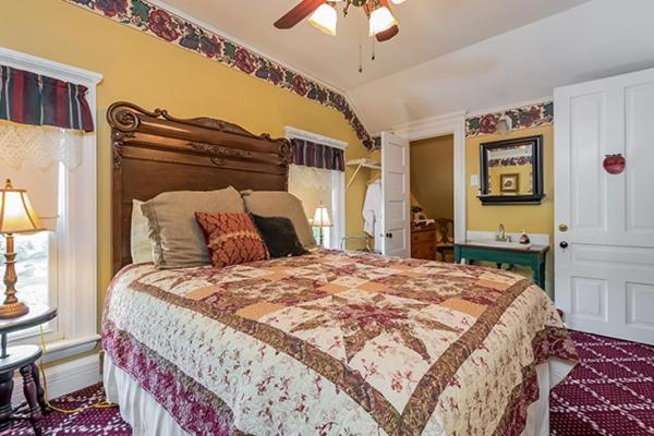 Kingsley House Bed & Breakfast - Full Home Fennville エクステリア 写真
