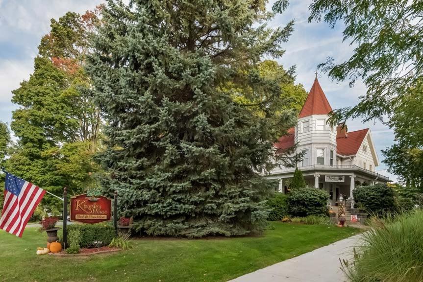 Kingsley House Bed & Breakfast - Full Home Fennville エクステリア 写真