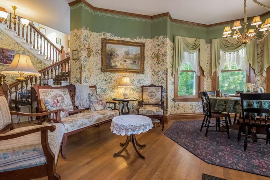 Kingsley House Bed & Breakfast - Full Home Fennville エクステリア 写真