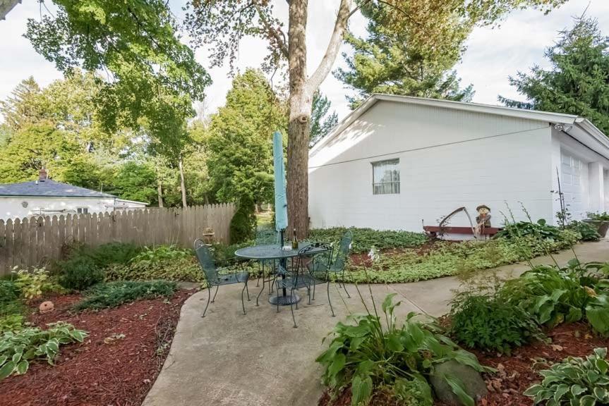 Kingsley House Bed & Breakfast - Full Home Fennville エクステリア 写真