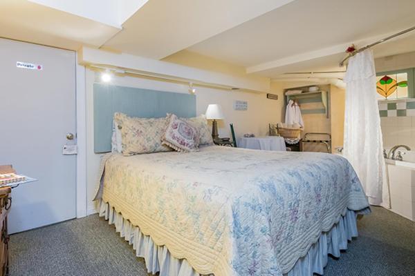 Kingsley House Bed & Breakfast - Full Home Fennville エクステリア 写真
