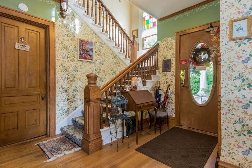 Kingsley House Bed & Breakfast - Full Home Fennville エクステリア 写真