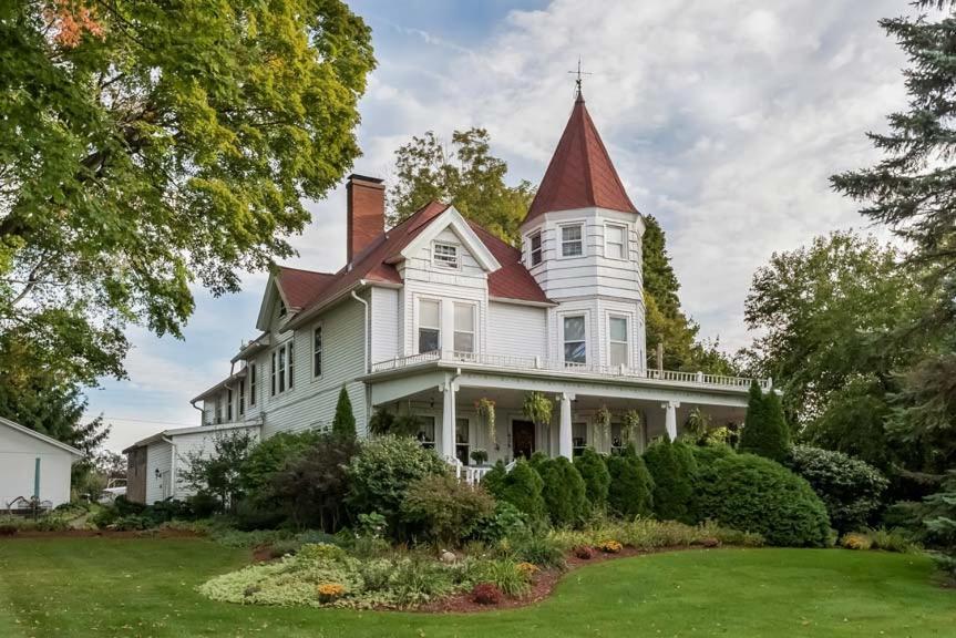 Kingsley House Bed & Breakfast - Full Home Fennville エクステリア 写真