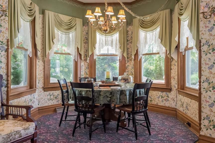 Kingsley House Bed & Breakfast - Full Home Fennville エクステリア 写真