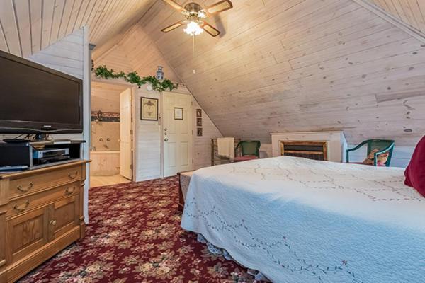 Kingsley House Bed & Breakfast - Full Home Fennville エクステリア 写真